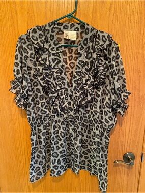 L8ter Women’s Ruffle Sleeve Animal Print Top